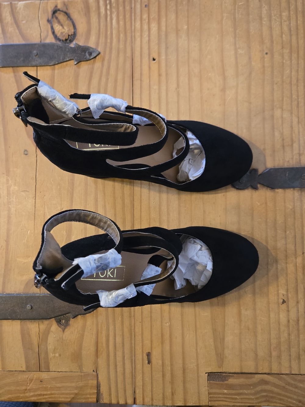 NWT- Yoki Veruca Black 3 Strap Heels - Picture 2 of 8
